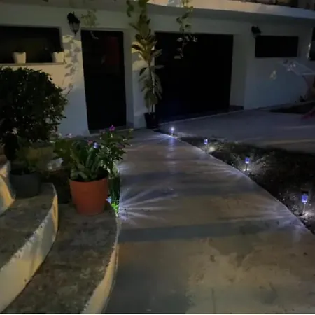 Πανσιόν Lovely 1bedroom Unit With Free Parking *
