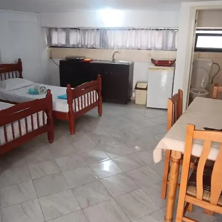 Lovely 1bedroom Unit With Free Parking Πανσιόν Vlorë