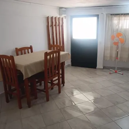 Πανσιόν Lovely 1bedroom Unit With Free Parking Vlorë