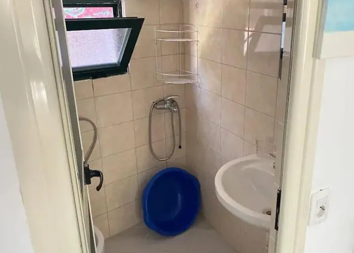 Lovely 1bedroom Unit With Free Parking *