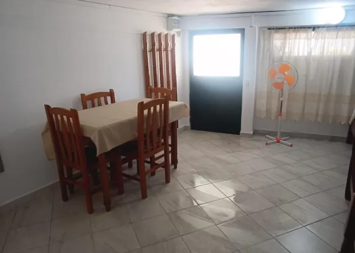 Guest house Lovely 1bedroom Unit With Free Parking Vlore